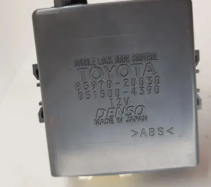 Toyota Avensis T270 Door control unit/module 8597020030