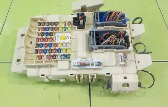 KIA Soul Fuse box set 91950B2560 BEZPIECZNIKOW