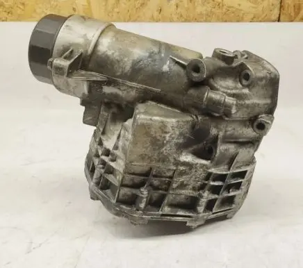 Mercedes-Benz E W124 Oil filter mounting bracket 1041845202 A1041845202 1041840608