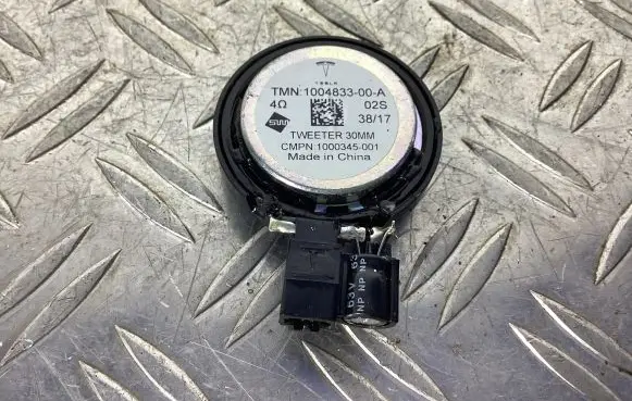 Tesla Model S Front door high frequency speaker 100483300A