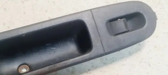 Honda HR-V Electric window control switch 83520S2H0030