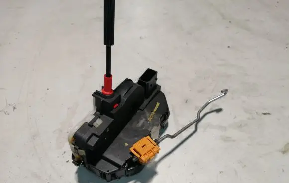 Opel Zafira C Rear door lock