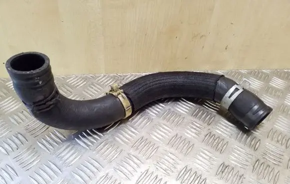 Toyota Avensis T270 Engine coolant pipe/hose