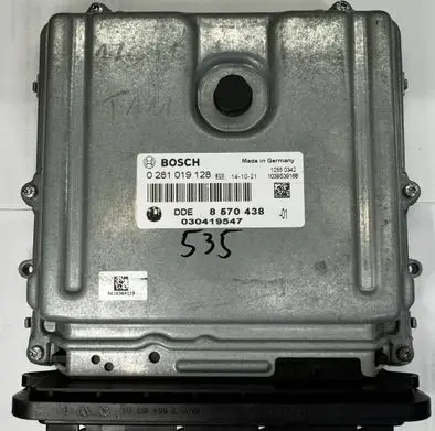 BMW 5 F10 F11 Engine control unit/module ECU DDE8570438 8570438 0281019128