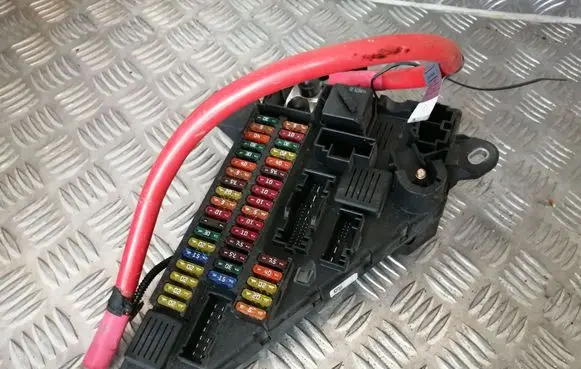 BMW 5 E60 E61 Fuse module 9138830 9127767
