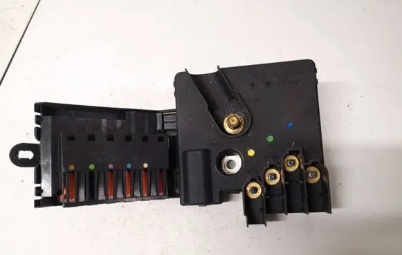 Mercedes-Benz CLS C219 Fuse box set a2115461341