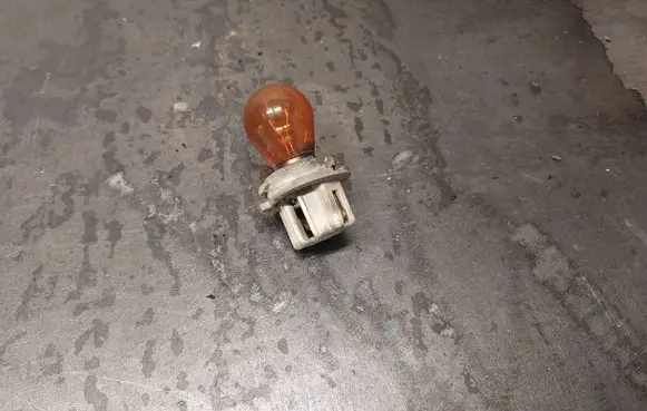 Mercedes-Benz E W210 Tail light bulb cover holder 186136 1861364