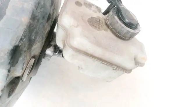 Volkswagen Touran I Master brake cylinder