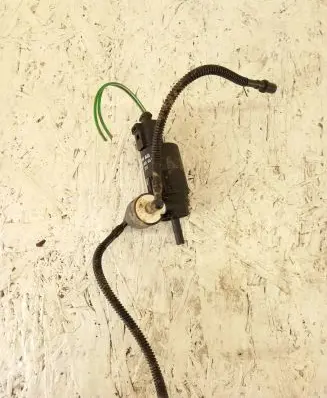 Volkswagen Golf IV Windscreen/windshield washer pump 1J6955651