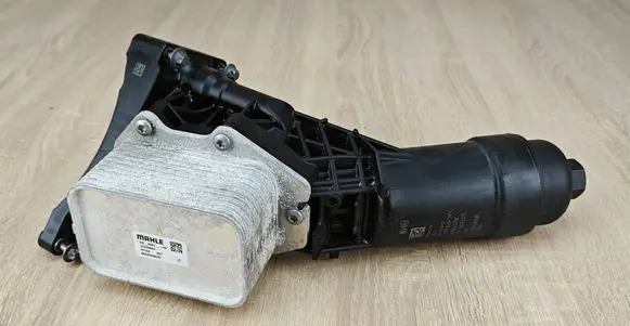 BMW 4 G22 G23 G24 G26 Oil filter mounting bracket 8580415