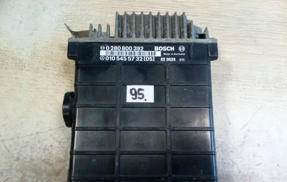 Mercedes-Benz 190 W201 Engine control unit/module 0105455732 NE69821