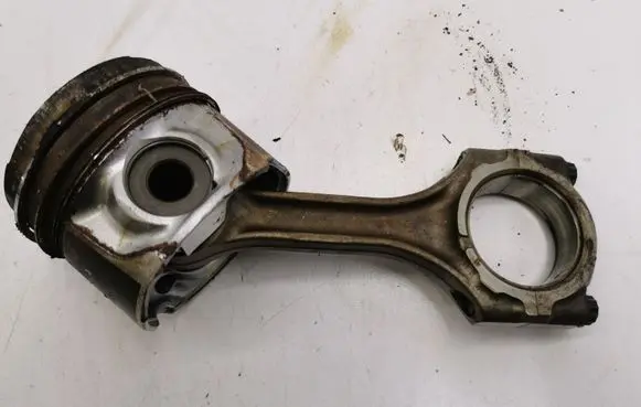 Toyota Corolla Verso AR10 Piston with connecting rod 7JA05633