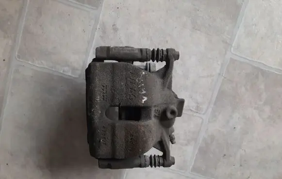 Volkswagen PASSAT B8 Front brake caliper