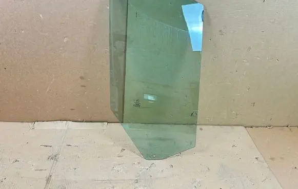 Fiat Ducato Front door window glass four-door