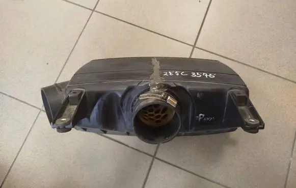 Subaru B9 Tribeca Air filter box 