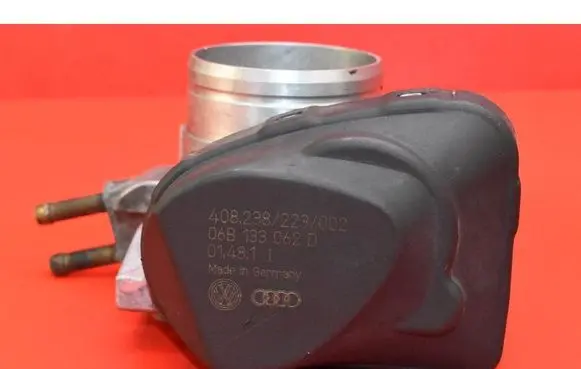 Audi A4 S4 B6 8E 8H Throttle body valve 06B133062D