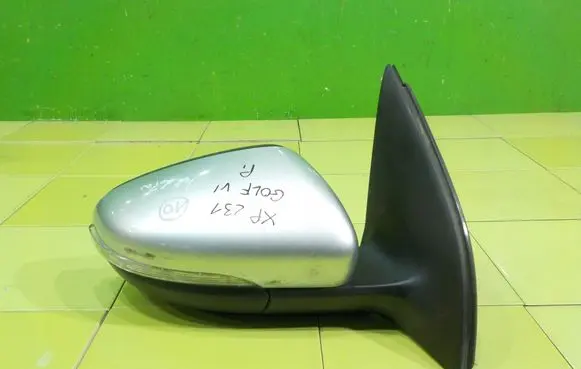 Volkswagen Golf V Front door electric wing mirror 012575 XP231