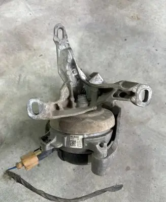 Audi Q7 4M Engine mount bracket 4M0399202E 4518172