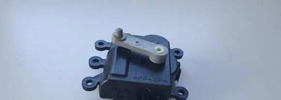 Mazda 3 II A/C air flow flap actuator/motor 