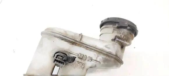 Brake fluid reservoir