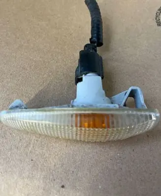 Front fender indicator light