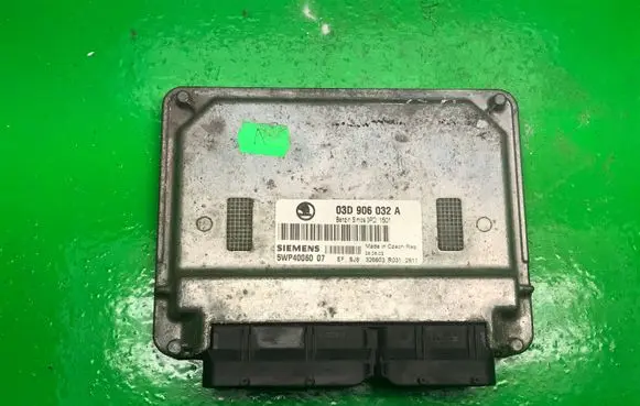 Skoda Fabia Mk1 (6Y) Engine control unit/module ECU 03D906032A 5WP4006007