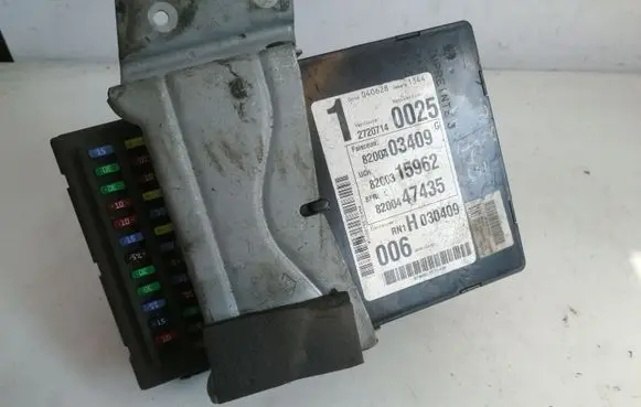 Renault Espace - Grand espace IV Fuse module 8200403409 8200315962