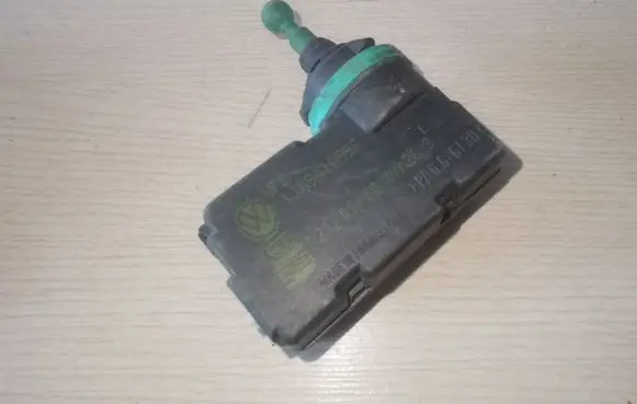 Headlight level adjustment motor