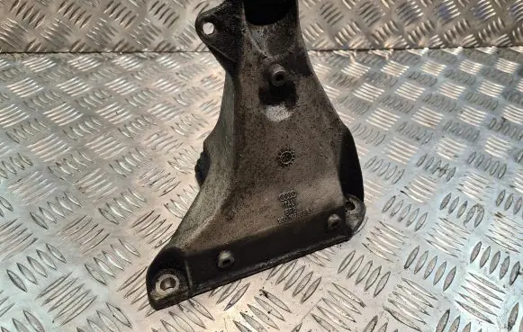 Volkswagen PASSAT B5 Engine mounting bracket 8D0199308AB