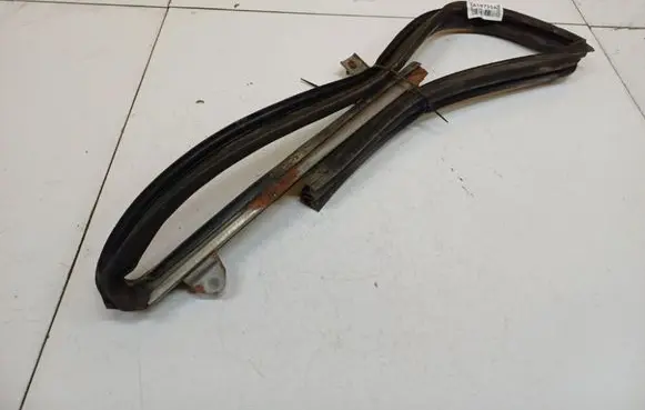 Dodge Stratus Rubber seal rear door
