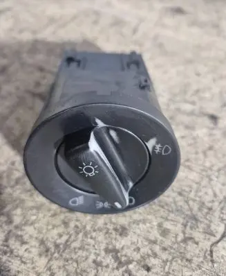 Volkswagen PASSAT B5 Light switch 1C0941531 04052030