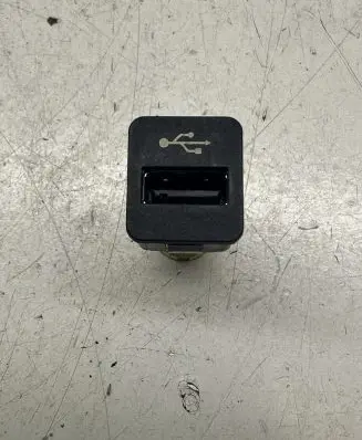 BMW X5 E70 USB socket connector 6131916719601 61319167196 9167196