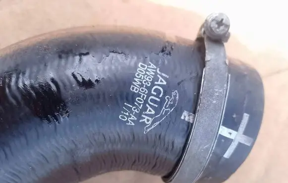 Jaguar XJ X351 Intercooler hose/pipe AW936E073AA AW936F073AA