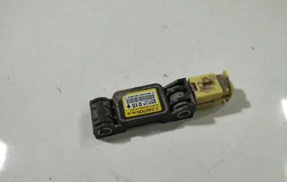 Toyota Avensis T250 Airbag deployment crash/impact sensor 8651A015