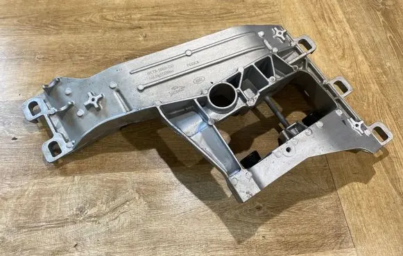 Jaguar F-Pace Gearbox mounting bracket HX735060DD