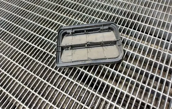 Renault Kadjar Quarter panel pressure vent 7700838358