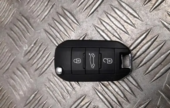 Opel Crossland X Ignition key/card 9811802177
