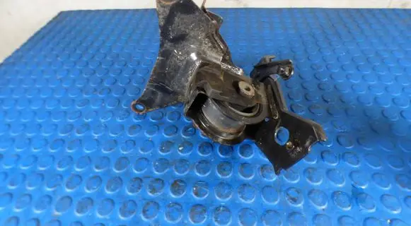 Toyota Yaris Gearbox mounting bracket 