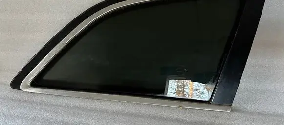 Rear side window