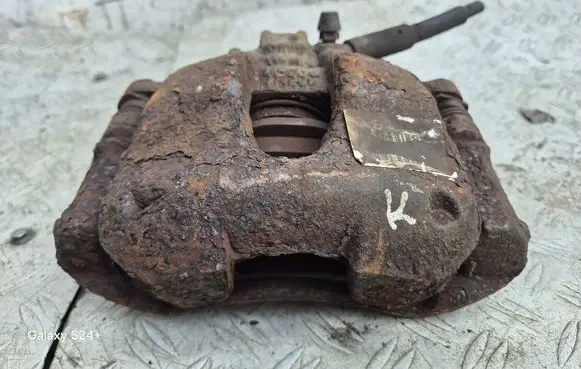 Peugeot 3008 I Front brake caliper
