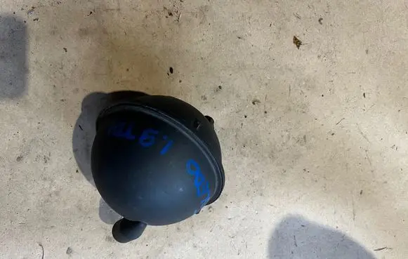 Vacuum air tank