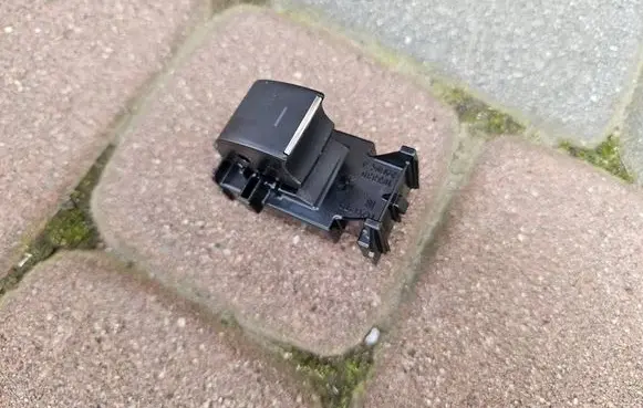 Toyota Camry VIII XV70 Wiper speed switch 338-1I42-