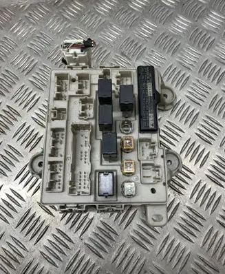 Toyota Previa (XR30, XR40) II Fuse module