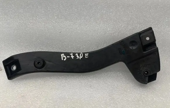 Audi A4 S4 B7 8E 8H Front bumper mounting bracket 8E0807204B