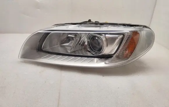 Volvo V70 Headlight/headlamp