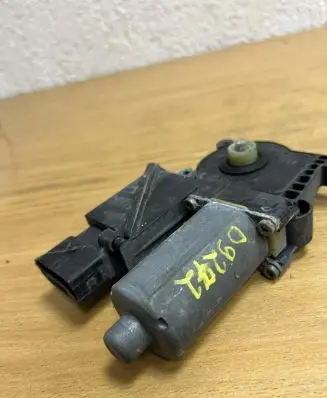 Mercedes-Benz E W210 Rear window lifting mechanism without motor 114900300 D9272
