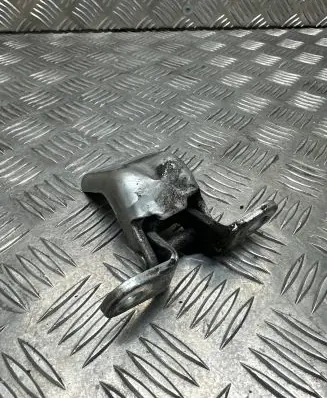 KIA Sorento Front door upper hinge A046057