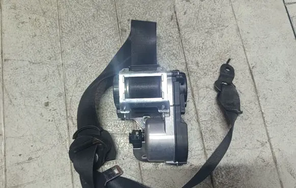 Mercedes-Benz ML W164 Front seatbelt