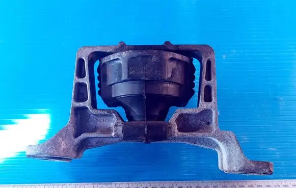 Ford Focus Engine mount bracket 3M516F012CH 92572016
