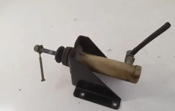 Clutch slave cylinder